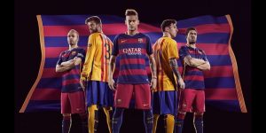 CLB Barcelona với mẫu áo chính thức của mùa giải 2015/2016